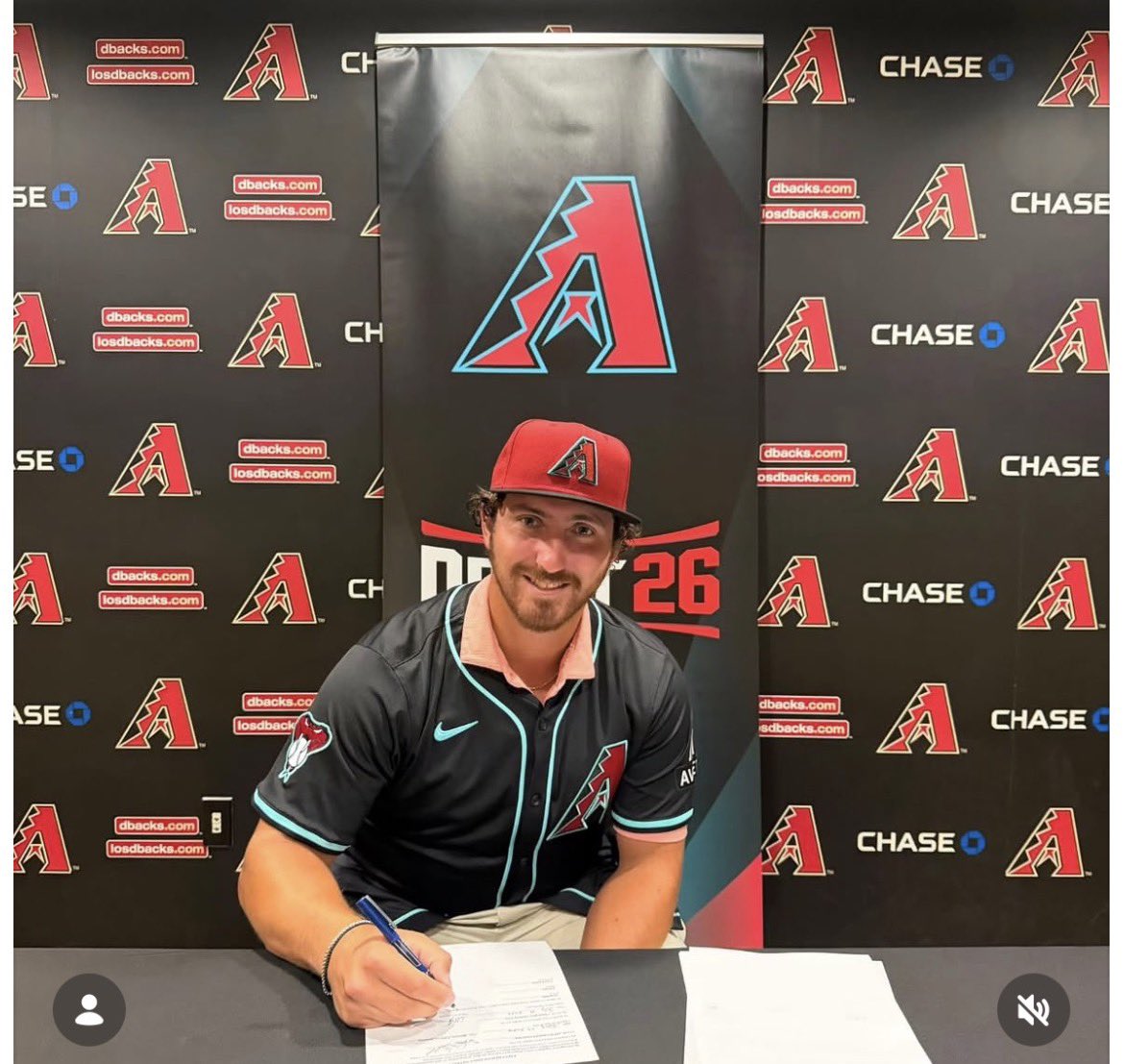CBlake1976's tweet photo. @ChrisHogan__ @dbackslatest @MercerBaseball @dbacksprospectz @DbacksCensus @DbacksPodcast @dbacksil @JesseNFriedman @tom_teepee @Dbacks_Farm @ExRelator_ONU Chris has signed with the DBacks . https://t.co/Trm3FqBLSe