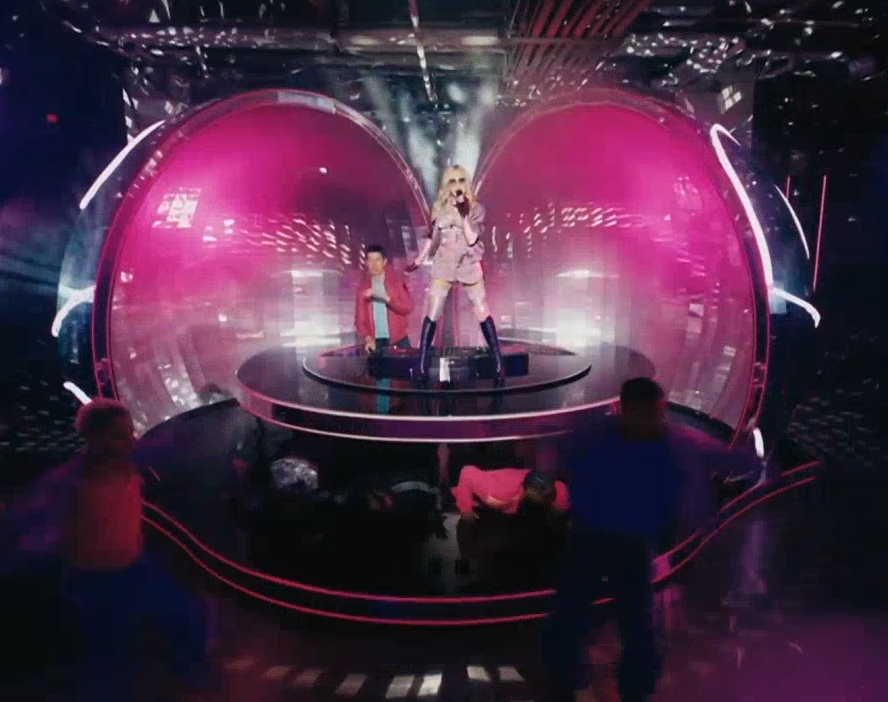 MadonnaUltimate's tweet photo. the giant football opened and became a discoball heart 🩷🪩 #MadonnaFifa https://t.co/N6gu73A9s6