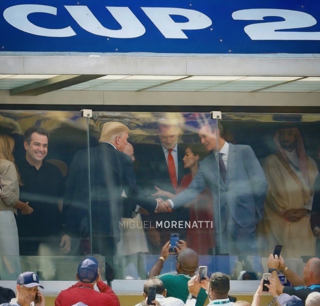 TJKibbles's tweet photo. I want to thank President Trump for having me in his suite today https://t.co/mo0H8t7iDp