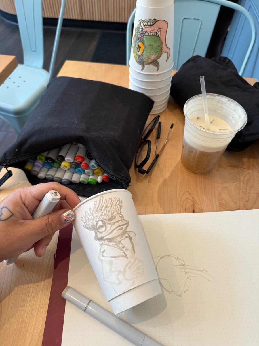 miggi's tweet photo. I drew El Sapo Concho 🇵🇷 while having my morning coffee today. #badbunny #achostudio #coffeecupart https://t.co/rWBXWEtI3i
