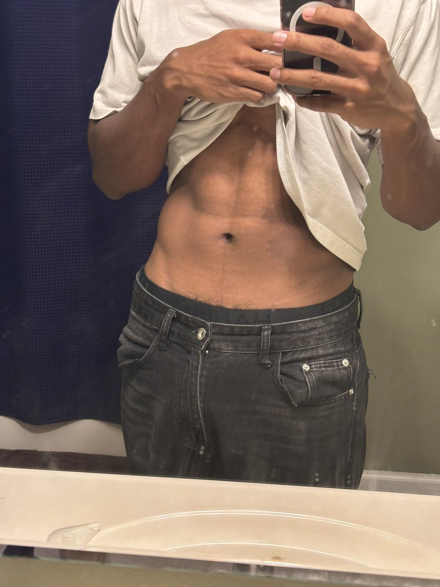 kuroiUs's tweet photo. i do love wearing my pants low because its more comfortable but no ones gonna see under anyways https://t.co/roVH74UjTH
