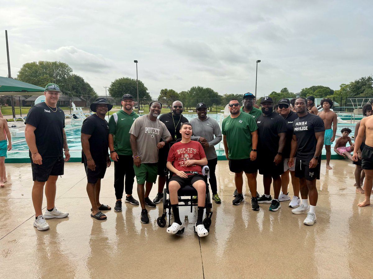 PoteetFB's tweet photo. We celebrated a summer of hard work, but the best part was celebrating one of our own, Anthony Saenz.

Anthony’s journey since his accident has been nothing short of inspiring. His fight, his faith, and the strength of his mom remind us what being a family is all about. https://t.co/v2hlazGnia