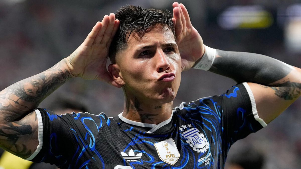 jiggyjigjig's tweet photo. Life comes at you fast #worldcupfinal https://t.co/CTy0ZwG4Tu