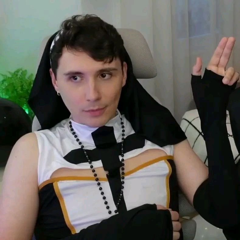 lyd1adeetzz's tweet photo. as a lesbian, sister daniel doesnt confuse me. i know Exactly what i want actually https://t.co/S9HR4kDOpo