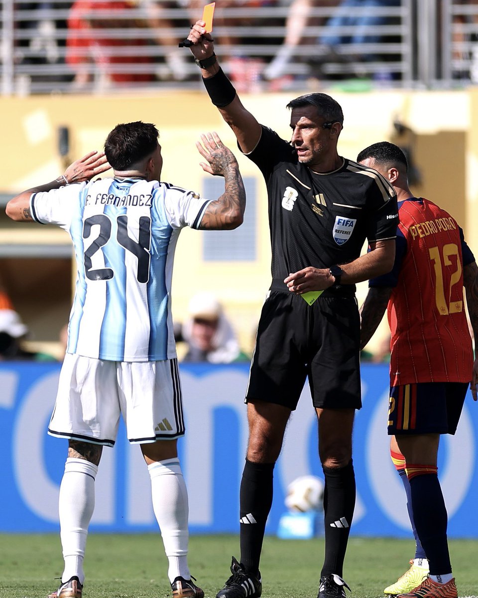 RMCF_Minuto93's tweet photo. 【速報】

🇦🇷アルゼンチン代表にようやく退場者

エンソがW杯決勝スペイン戦で退場 https://t.co/yIeikoCGXh