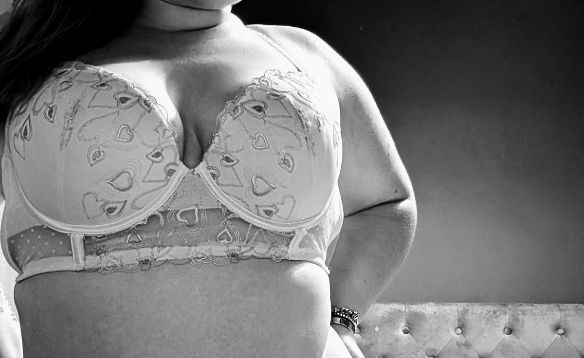 RachAfterDark's tweet photo. Imagine me spending your money on new underwear for the men who get to touch me. 💁 Because you will never, loser! ✊

#paypig #findom #notgoodenough https://t.co/1yo09ttCRA