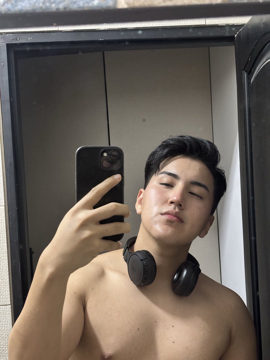 andyparrax's tweet photo. Chinito de tanto dormir 😴 https://t.co/Z12tiYRFax