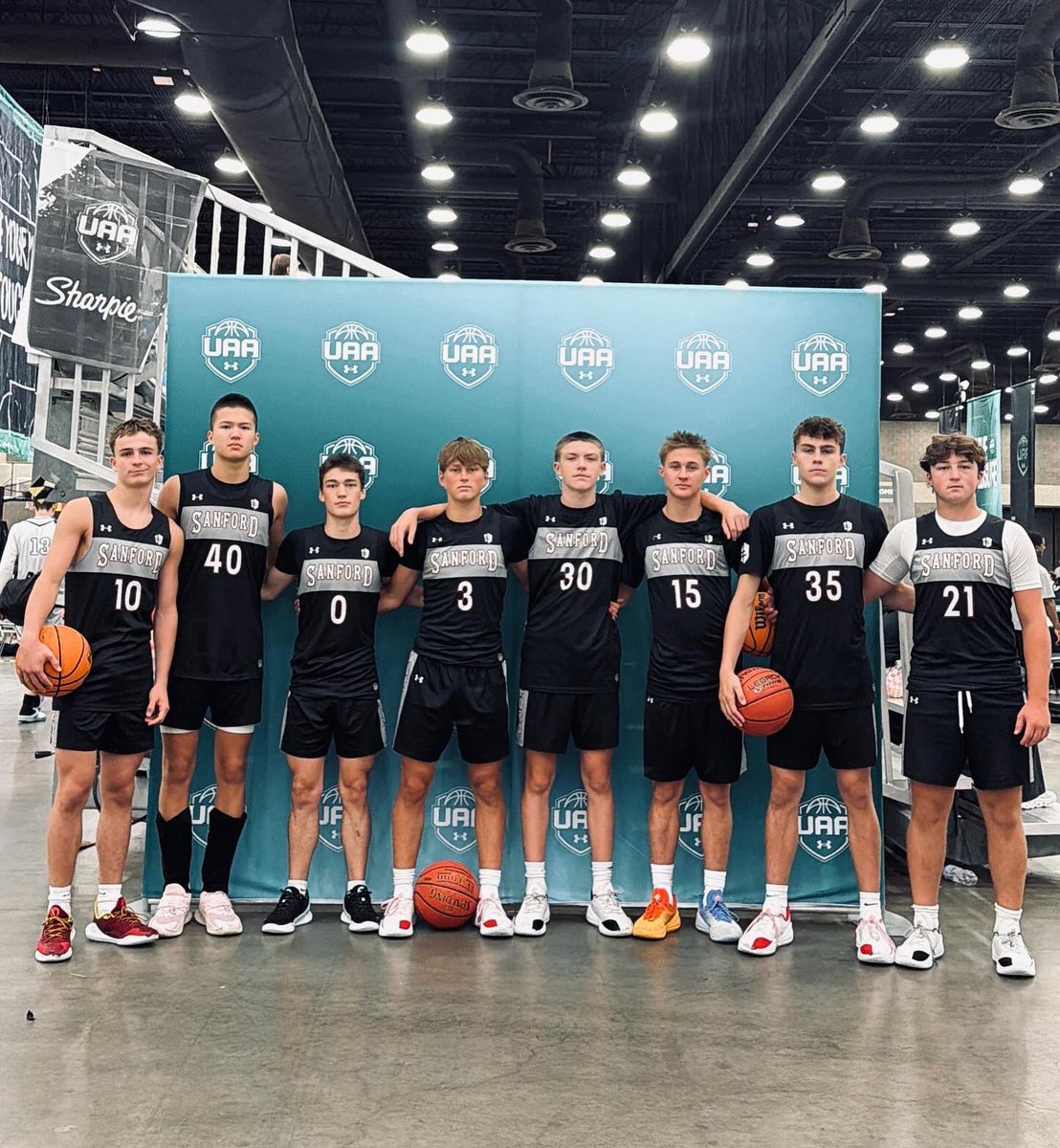 zymessmer2029's tweet photo. Last tourney is in the books. Had a great summer hooping with the Sanford Black 15u boys! 🏀 https://t.co/sYnQluStKQ