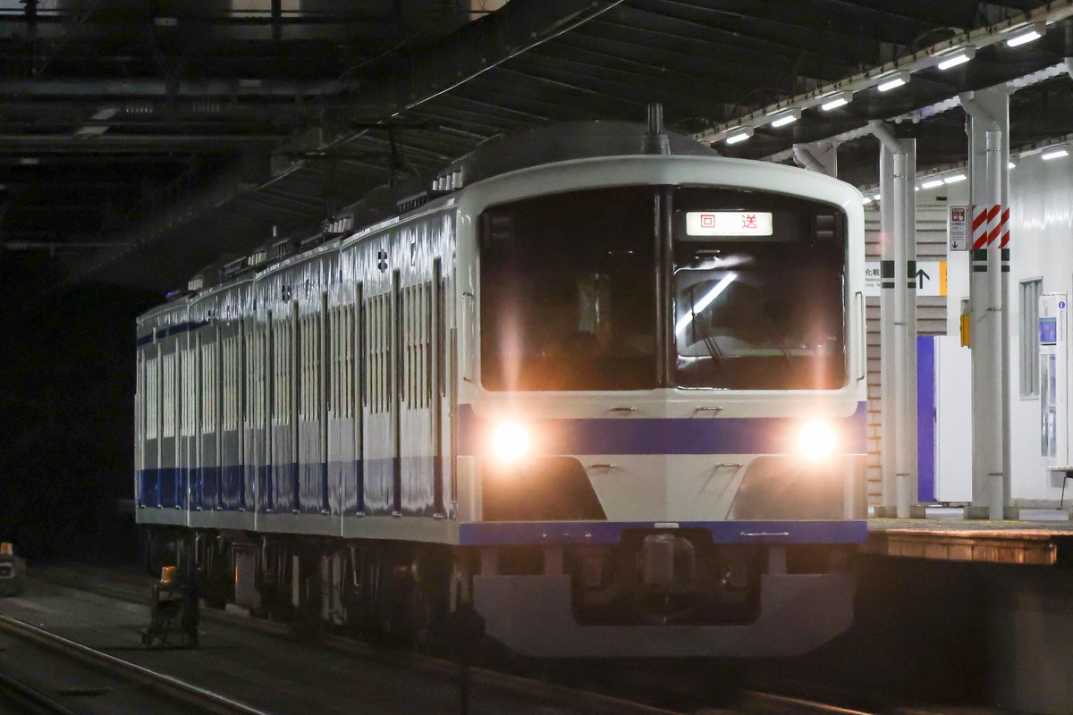 ysmt_051189's tweet photo. 2026/7/20
東急9000系と伊豆箱根カラーの組み合わせが実現！

東急9000系9014編成が101系の牽引によって武蔵丘へ回送されました。 https://t.co/SZsUR0beb4