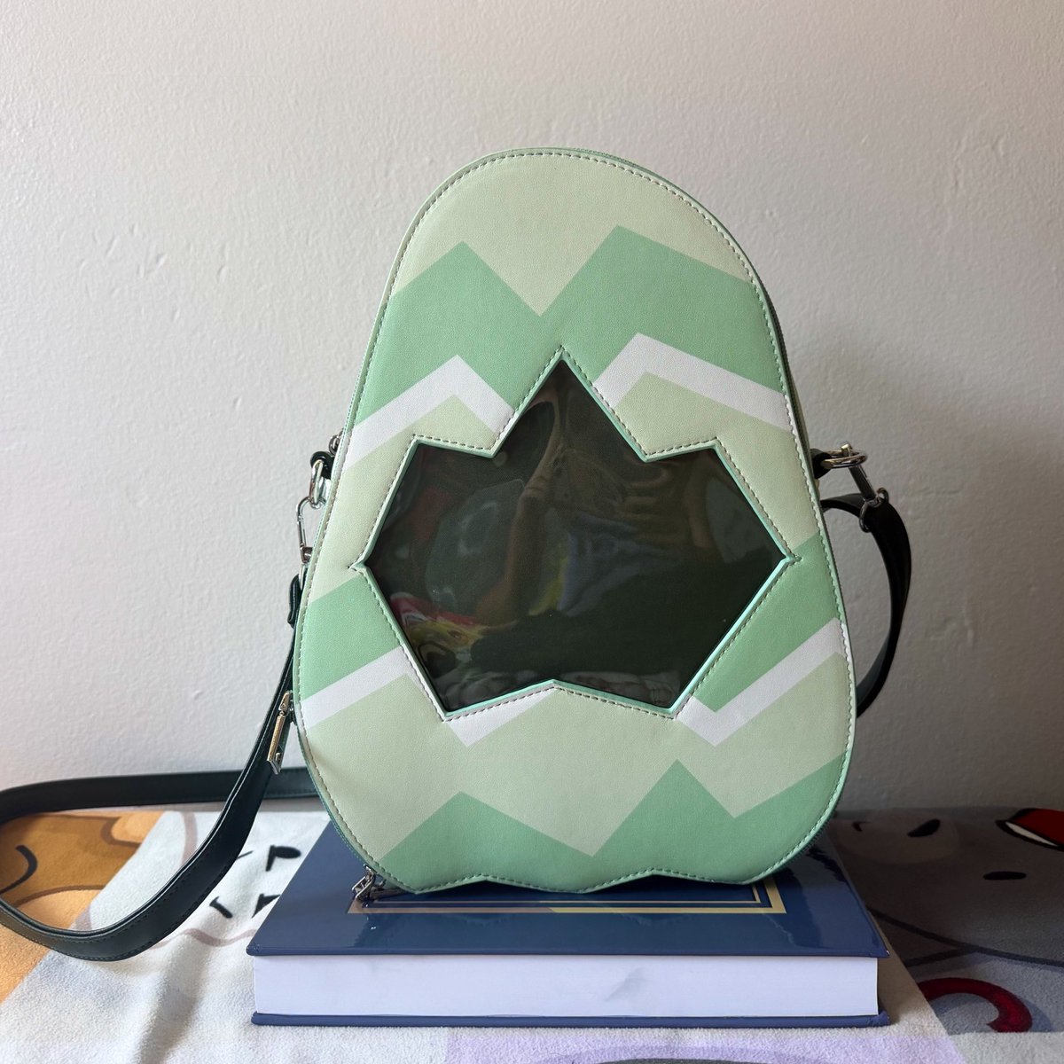 loseropal's tweet photo. finally excited to share my SHIMMER ITA BAG!!! this has been in the work for months and i can finally share it!! definitely one of my favorite merch ideas and im so happy with how it turned out https://t.co/I67PxAFmbR