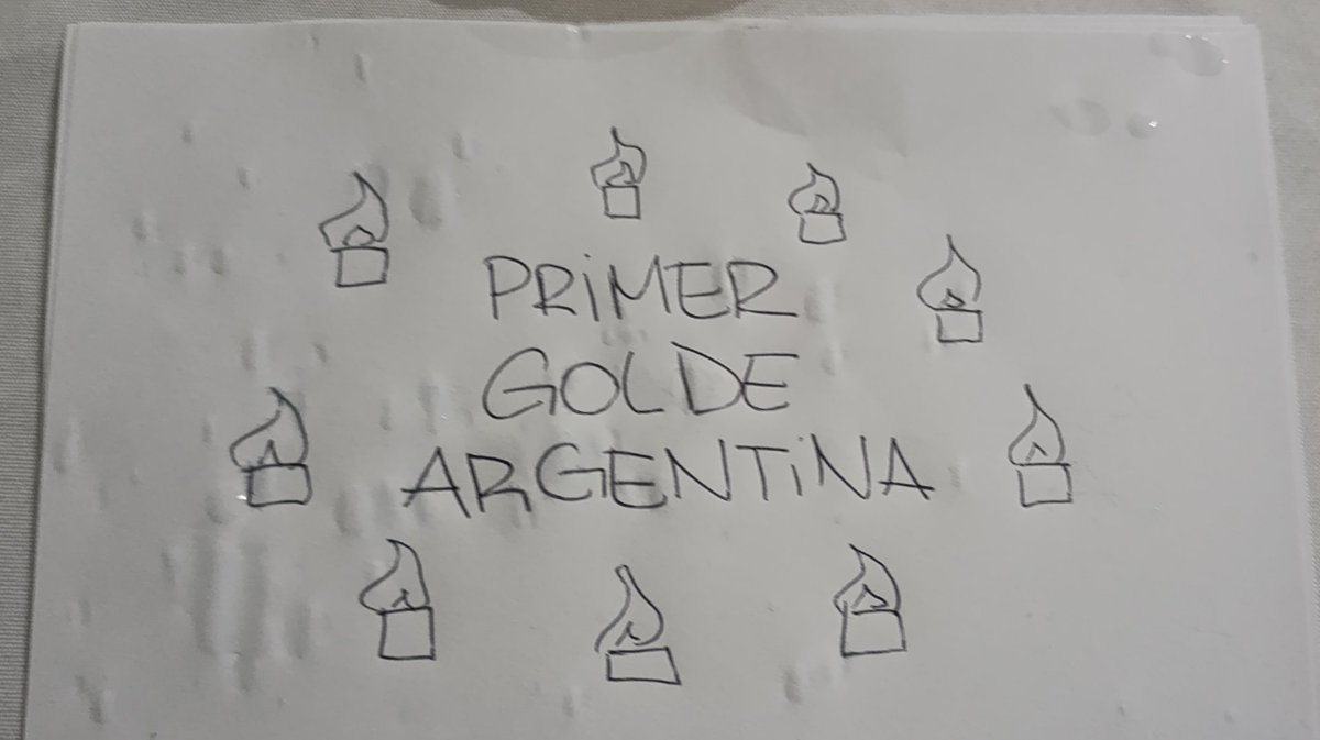 akuuyo08's tweet photo. LE TIRE AGUA BENDITA https://t.co/UzJ3zXcZ4a