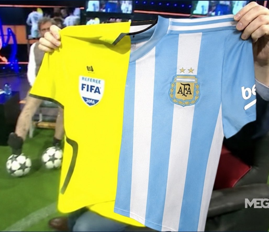 BlueCFM_'s tweet photo. Una vez más, el país más beneficiado en la historia del fútbol: ARGENFIFA https://t.co/7BX5Cs0Ayi