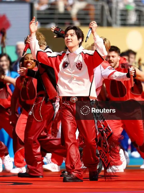DataAgustD's tweet photo. THIS SUGA PIC OMG 😭🔥

BTS AT WORLD CUP 2026
#BTSxWORLDCUP2026
#BTSHALFTIMESHOW #SUGA https://t.co/7MWOUzH4D1