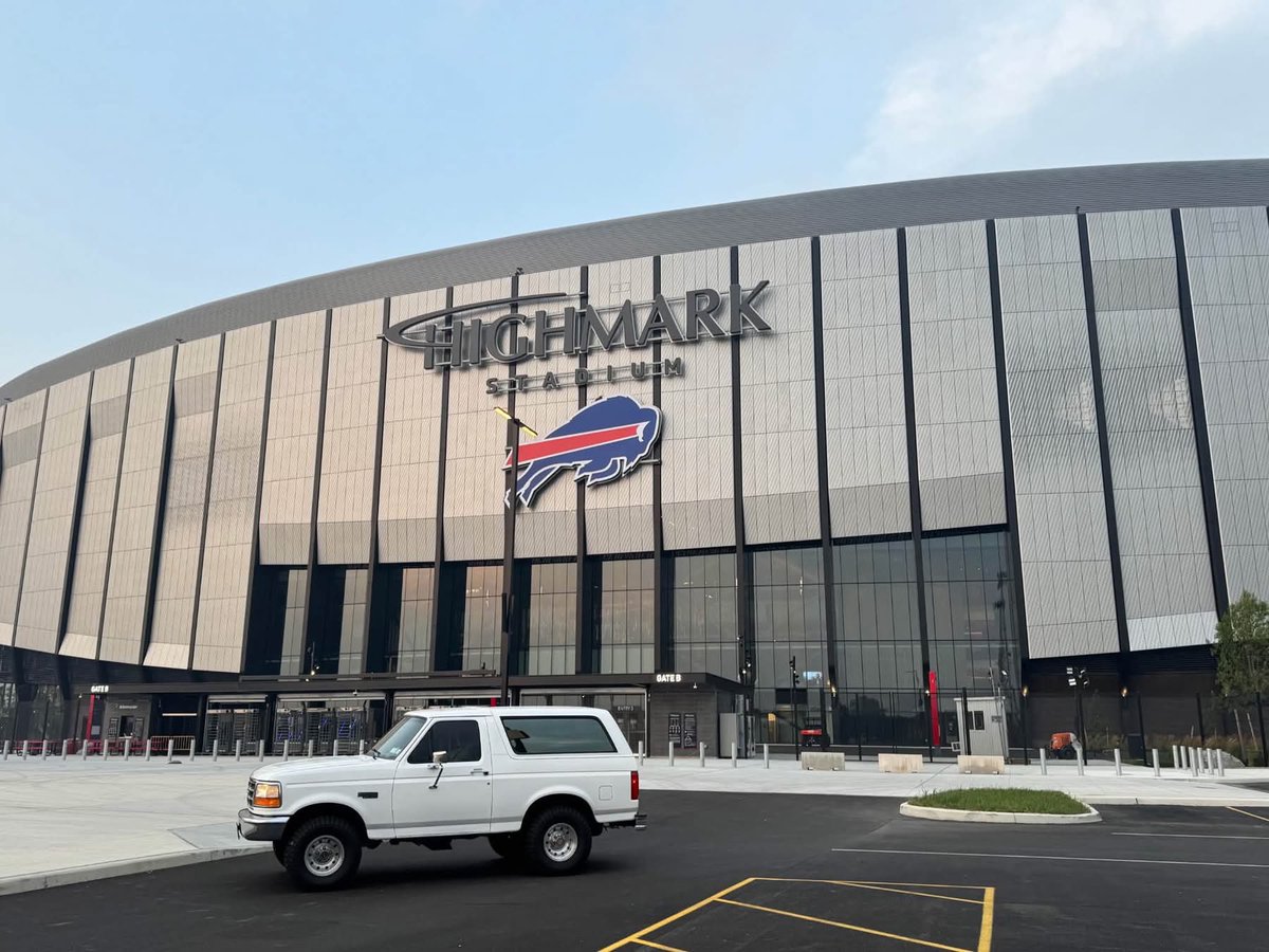 BuffOriginStory's tweet photo. Hold up… who just pulled into the Highmark parking lot? https://t.co/hUwqlX5rqy