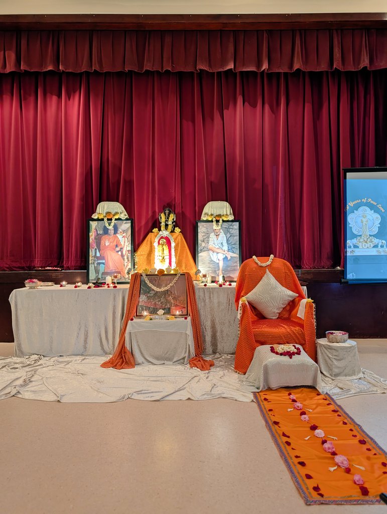 sloughsaicentre's tweet photo. sathyasaibaba #gurupurnima #centenaryyear #vedicchanting #vedam #bhajans #SpiritualAwakening #SpiritualSunday #spiritual #SpiritualKnowledge #spiritualjourney #spirituality #Weekend #WeekendVibes @sloughsaicentre https://t.co/YFDLPjEot4