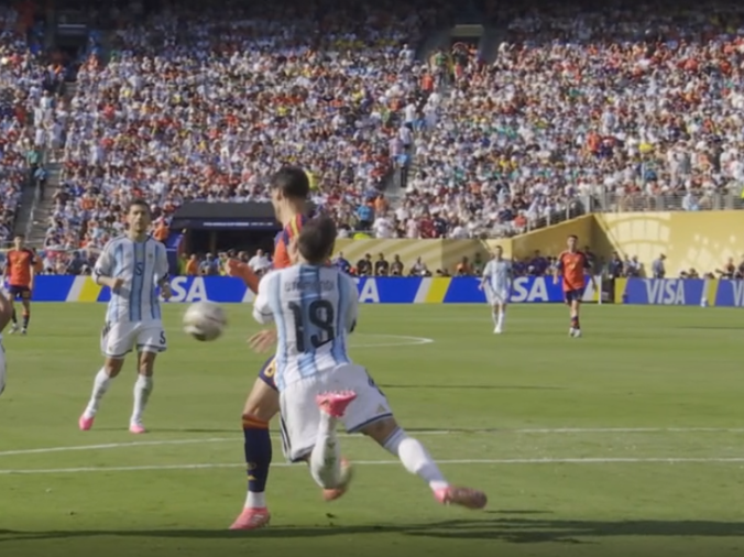 besoccer_ES's tweet photo. ‼️ NICO WILLIAMS MARCA PARA ESPAÑA Y EL ÁRBITRO LO ANULA POR ¿FALTA? DE MIKEL MERINO A OTAMENDI https://t.co/7XvkmWA2bH