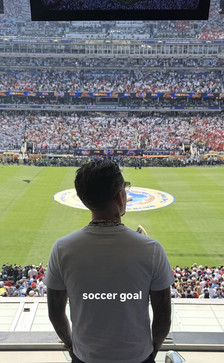Kurrco's tweet photo. Yeat at the FIFA World Cup Final ⚽️🏆 https://t.co/mmhKuhCD0G
