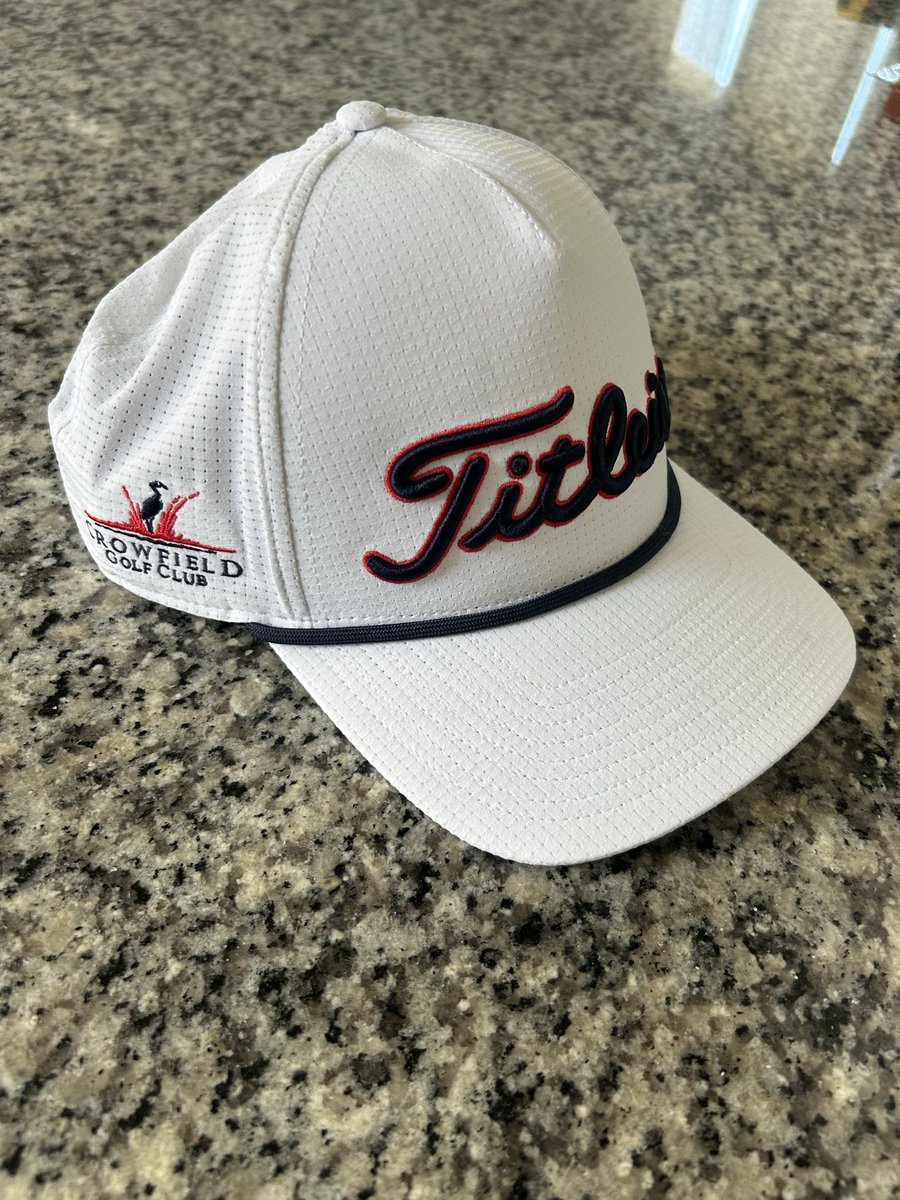 SCgolfcontent's tweet photo. Always a sucker for a good @Titleist course logo hat. #Crowfield https://t.co/sG2Kf89MP0