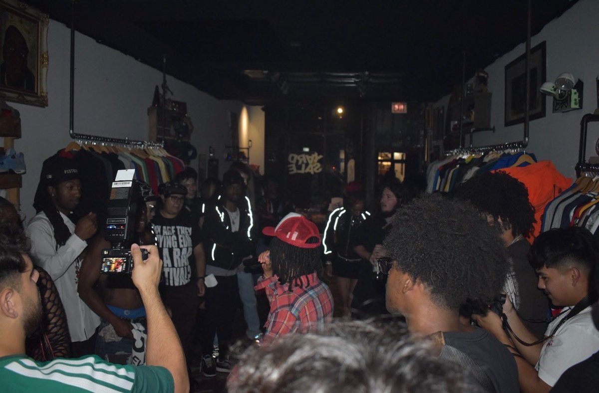Oattzz_'s tweet photo. I use to dream for moments like thiz• https://t.co/vjL43B7Tfk