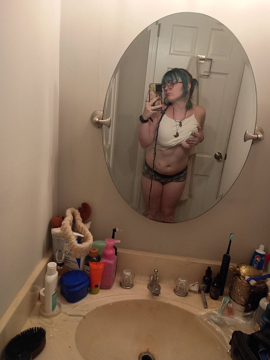 Little_N00dle_'s tweet photo. No longer feel fat and puffy and very much looking forward to getting my own room in less than a month 👀 https://t.co/qMmrv8wbDu