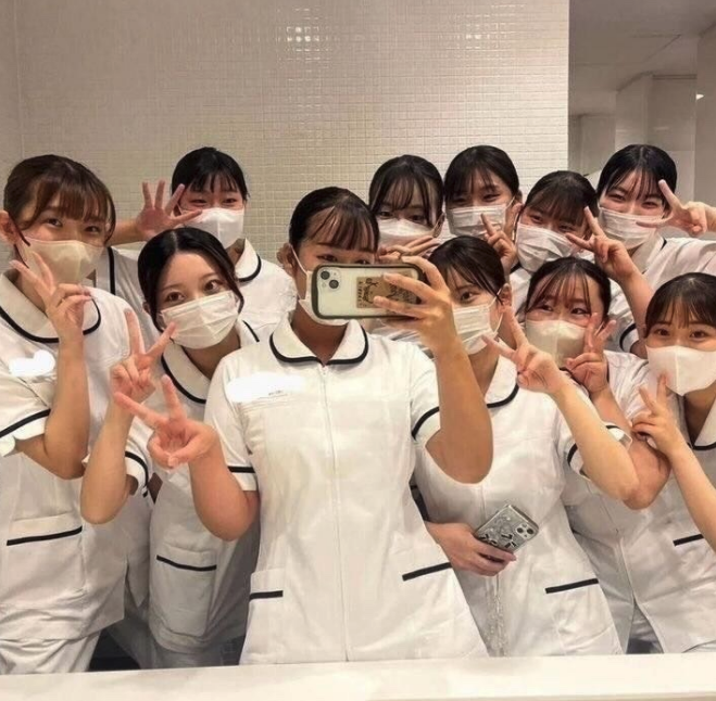 pariinglada's tweet photo. ♡したひと看護師全員で卒業させちゃうよ👩‍⚕️￼ https://t.co/HbyLqlTcDT
