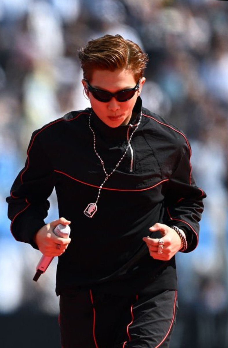TheePopCore's tweet photo. Leader RM is looking way too cool at the Halftime Show. https://t.co/ViIV8IRNGG