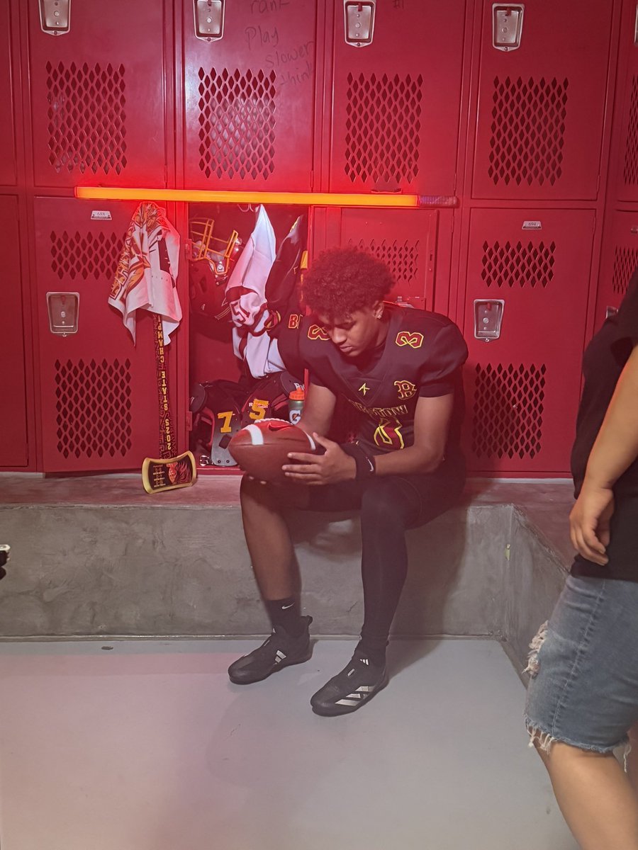 JarvisJr_3's tweet photo. Preview of media day and my last senior jersey ceremony! @BarstowFTBL @Coach_Clay7 @CoachWeev_Goat @ZNiusulu @Coach_Geechie https://t.co/dzsCu1RAYr