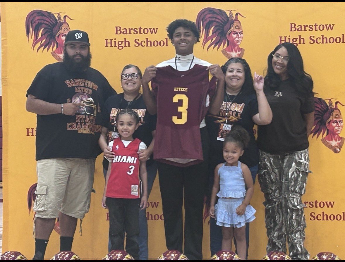 JarvisJr_3's tweet photo. Preview of media day and my last senior jersey ceremony! @BarstowFTBL @Coach_Clay7 @CoachWeev_Goat @ZNiusulu @Coach_Geechie https://t.co/dzsCu1RAYr