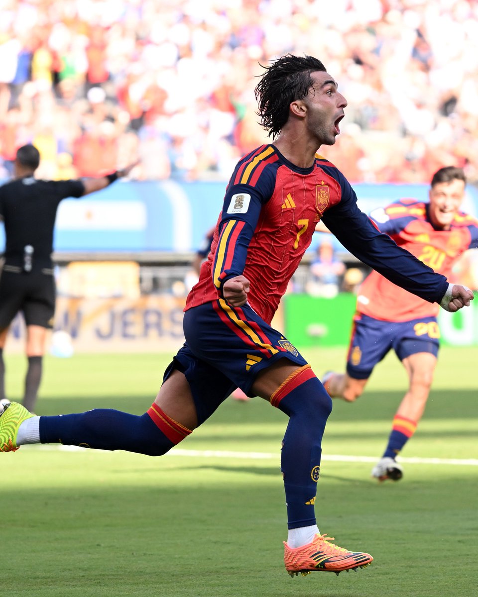 MPlusDeportes's tweet photo. ¡OH FERRAN! ¡OH FERRAN! 🇪🇸❤️

#LaCasaDelFútbol https://t.co/9C0wIUZbEP