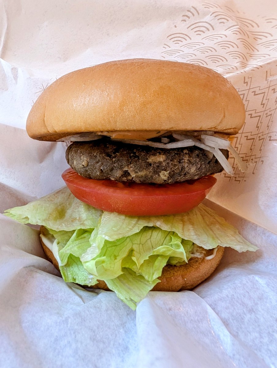 chiepapa's tweet photo. おはよございます。昨日の朝食は、久しぶりにモスバーガーさん。ソイモーニング野菜バーガーセットをいただきました。
ソイパティのバーガー、美味しいですよね
#モスバーガー #モス #ソイモーニング野菜バーガー #ソイパティ #ストレートティー https://t.co/tKzXpdPMwr