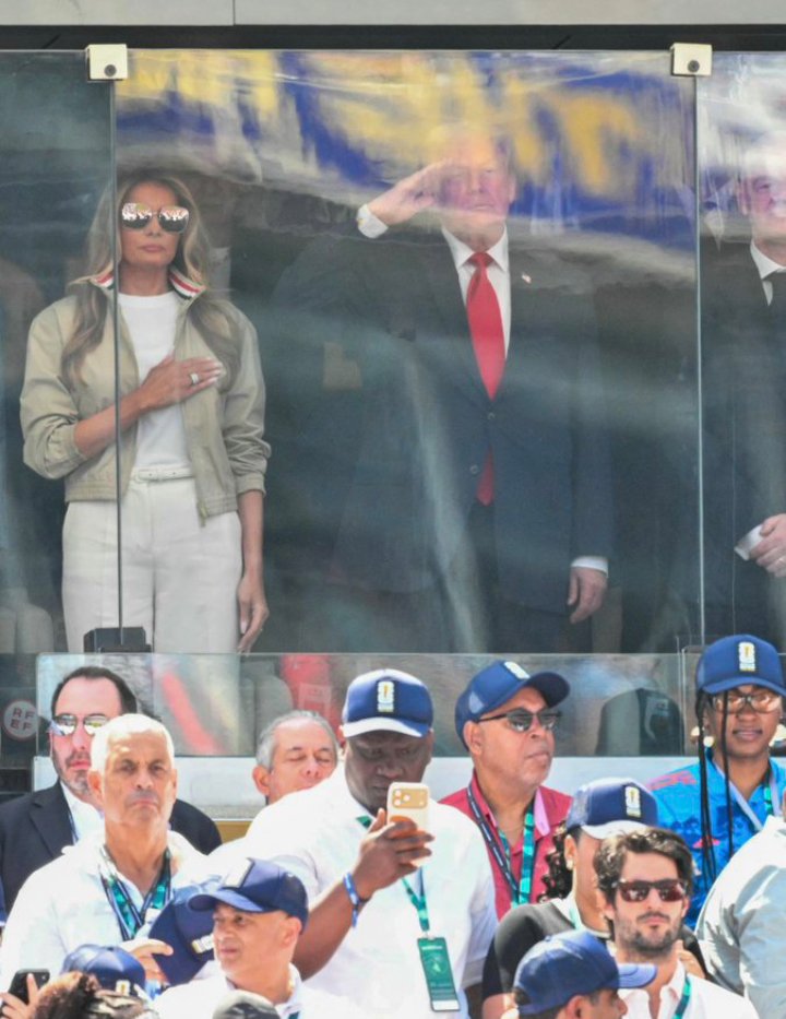RealFeela's tweet photo. trump is here 
#feela https://t.co/3ypjsj0qFA