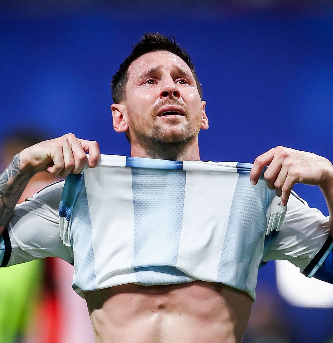 EiiScanty's tweet photo. Lionel Azonto Ghost Messi. https://t.co/htCIapAcMg