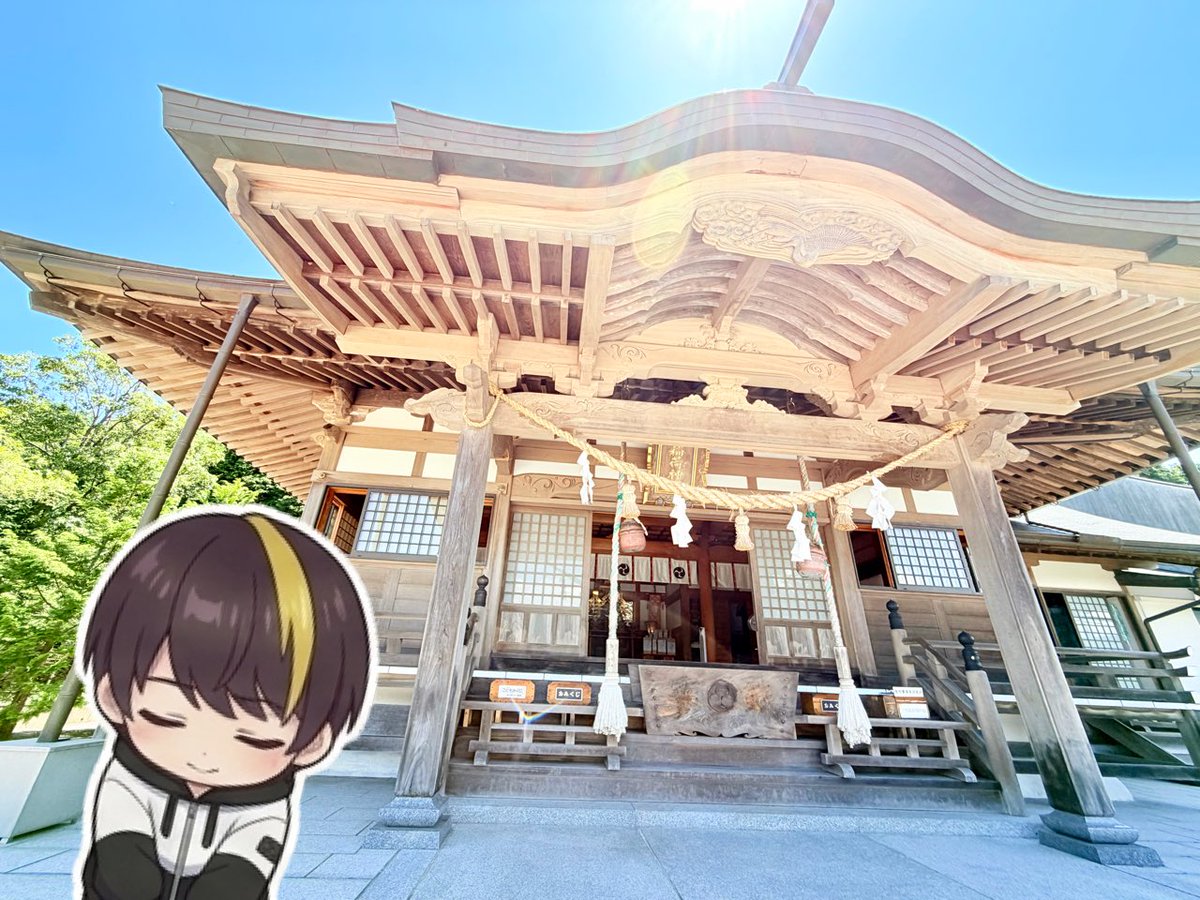 take8_jp's tweet photo. 神社でお参りもしてきたよ⛩️✨ https://t.co/Bbwsc6Nuya