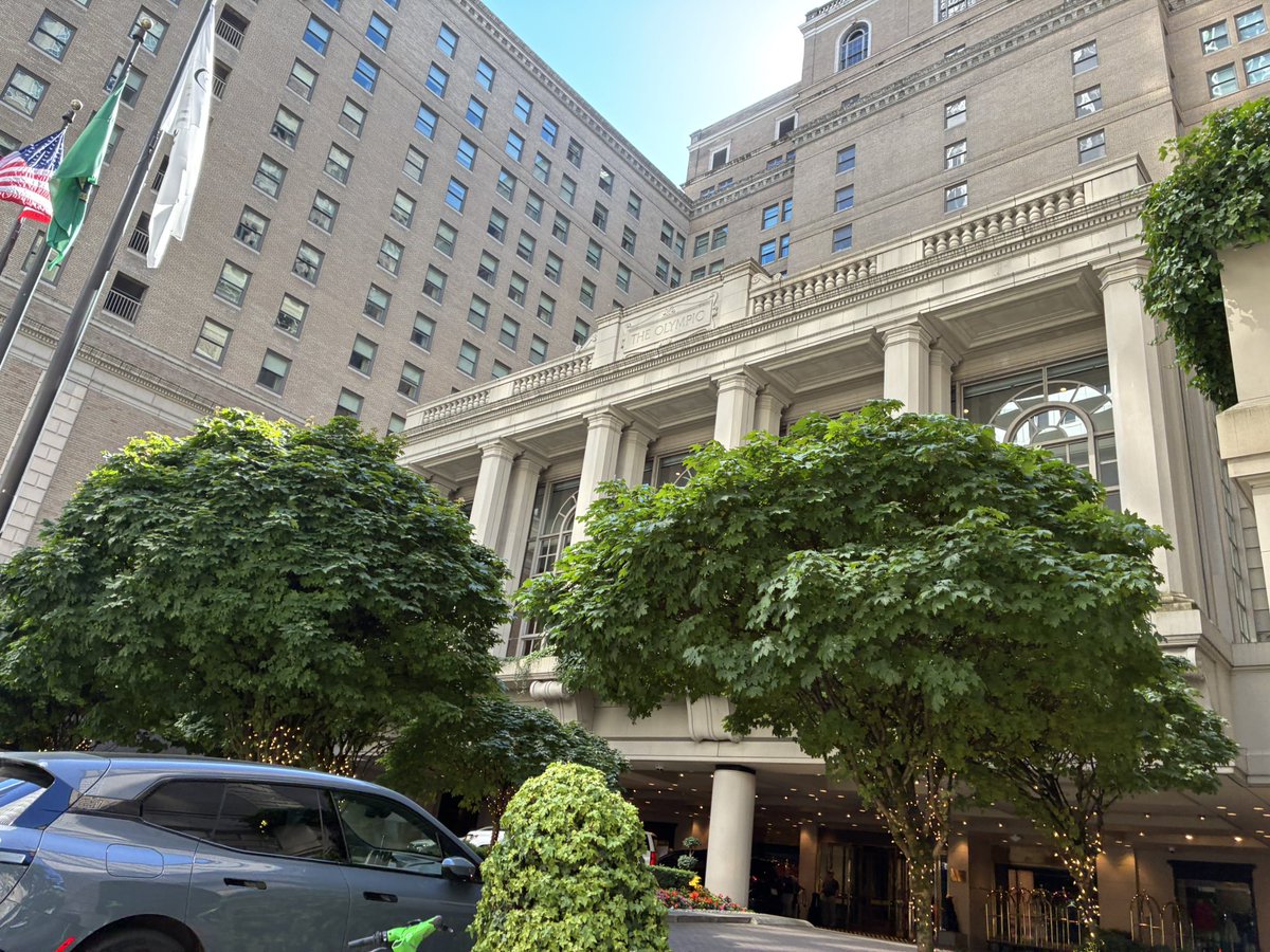 USA マリオットホテル巨大看板 宿泊するホテルは、シアトルFairmont Olympic Hotel。1924年に建設され
