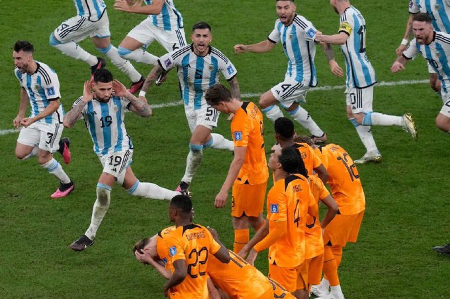 bray_g's tweet photo. @GGHOTVIX @Usuario22214162 @cordobinnie @eminnieskz Un odio que algunos de ustedes han estado sembrando, desde el mundial de Catar, hay evidencia de como trataban a los aficionados rivales, y obvio como se han comportado sus jugadores cuando ganan, si tú no eres de esos, no deberías tomarte las cosas personales!.. https://t.co/DhhCicEdob