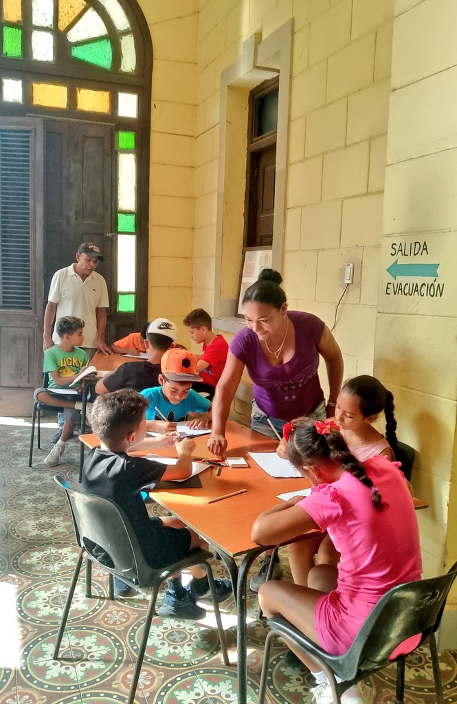 dmemedialuna's tweet photo. En el Palacio de Pioneros Juan Vitalio Acuña de #EducaciónMediaLuna se desarrollan los cursos de verano, un espacio donde nuestros niños y niñas son protagonistas de jornadas llenas de aprendizaje, creatividad y alegría. https://t.co/dzhUVa71PQ