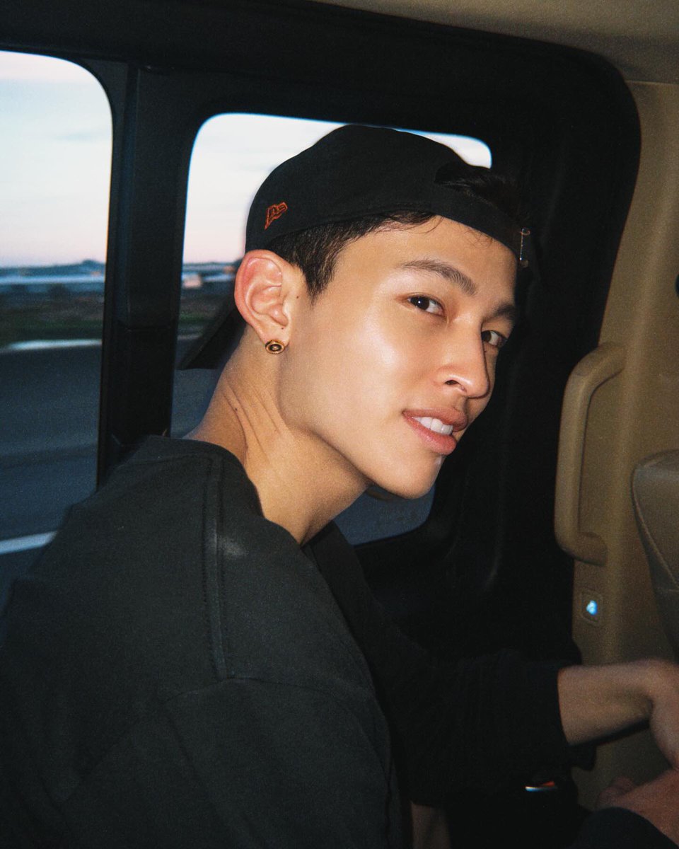 tohuppw's tweet photo. 언더컷햇다가 기른상태여서 모자쓰면 짧은머리 보이는거 개좋지 않냐햇다 🫪

PPNARAVIT IG 6M 
#ท่านปอนด์6ล้านฟอลไอจี, #ppnaravit https://t.co/NvjcEf6bBo