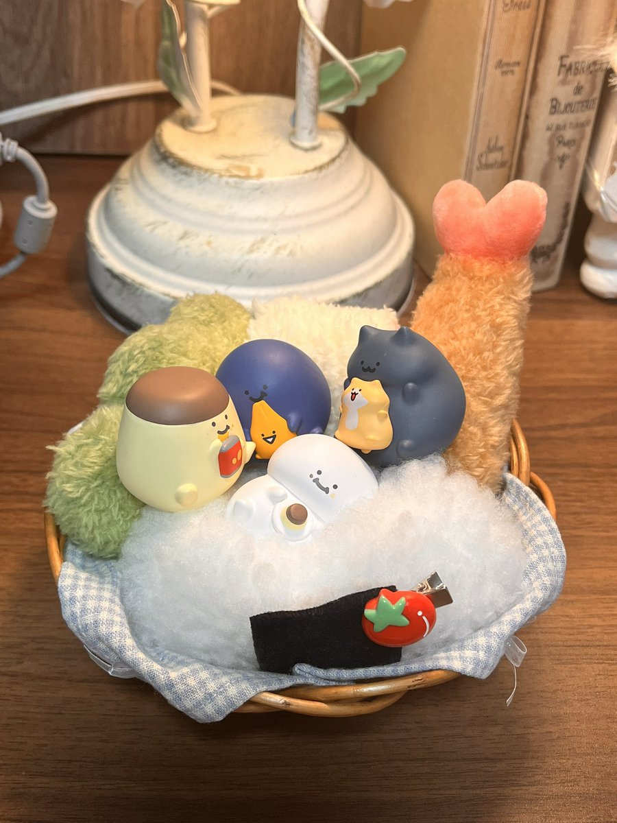 kkmsmn3's tweet photo. 友人にイドルでの代理購入をお願いして
もあこりんぐ様(@Moacoring )のランチセットボックスをお迎えさせて頂きました
可愛すぎやしませんか…
まずはお文具達に入って貰いました🙏 https://t.co/GdCayW43Dq