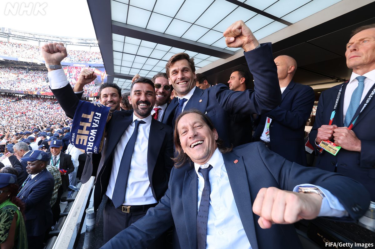 NHK_soccer's tweet photo. ⚽️サッカー FIFAワールドカップ2026⚽️
決勝 🇪🇸スペイン × アルゼンチン🇦🇷

スタジアムにはレジェンドたちが集結📸

スペインの優勝を喜ぶ
2010年大会優勝メンバーの姿も

みなさんは何人わかりますか？

🔽決勝の見逃し配信は
https://t.co/T2voAN1UVd
 
#FIFAWorldCup
#そのすべてをNHKで https://t.co/yiFpn5frXm