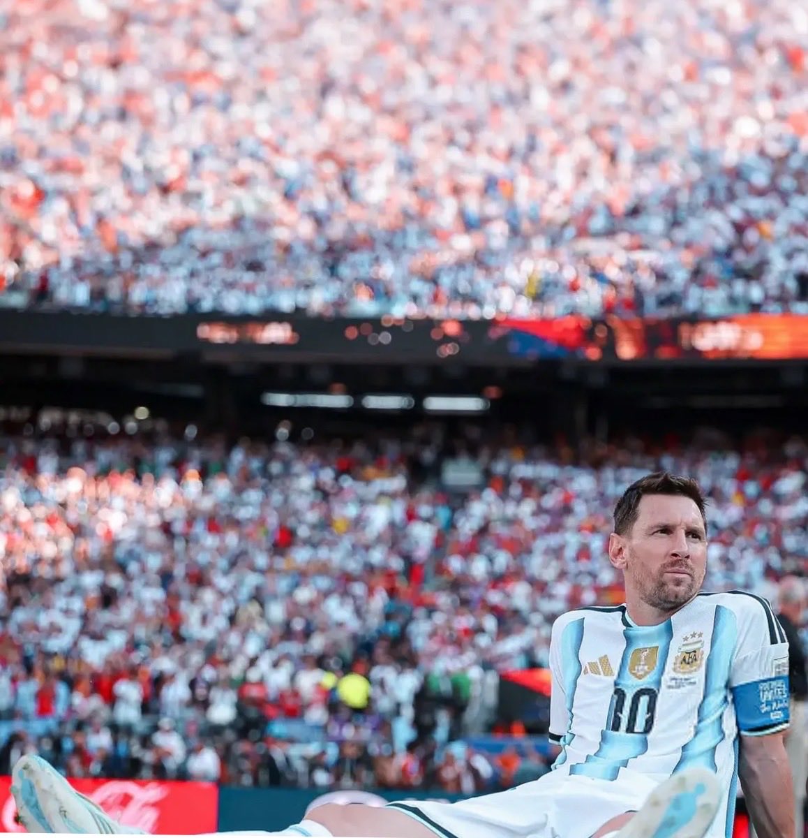 Feli05's tweet photo. No le debes más nada a este deporte, pero si tengo que decir todo lo que el fútbol te debe a vos, me quedo muy corto. Solamente queda decirte gracias, porque imaginarse esta selección sin vos va a ser muy duro. 
Nos hiciste muy felices. https://t.co/RPpBr6sudl