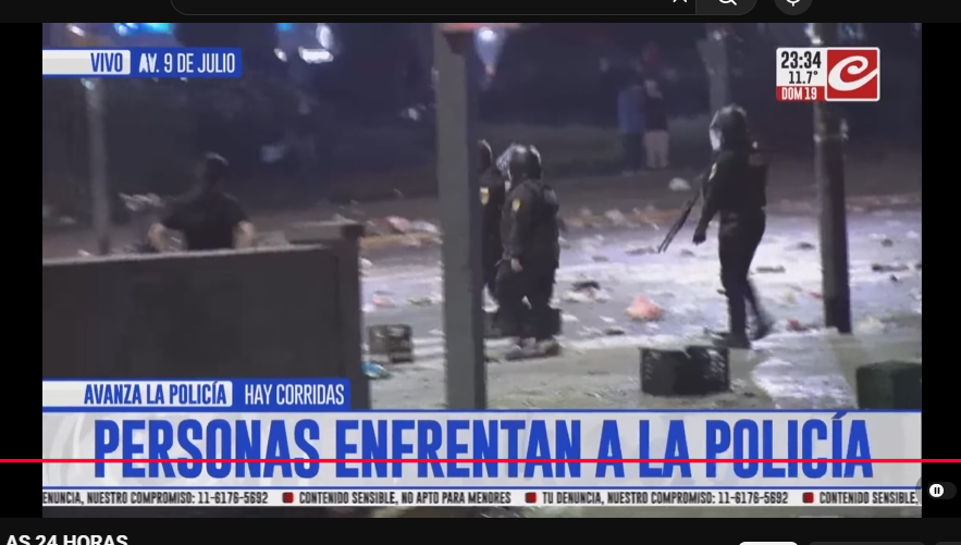 GrbFer's tweet photo. @Argentina El gobierno que los invita a la rosada reprime los festejos del pueblo https://t.co/9TzXDfhYO6