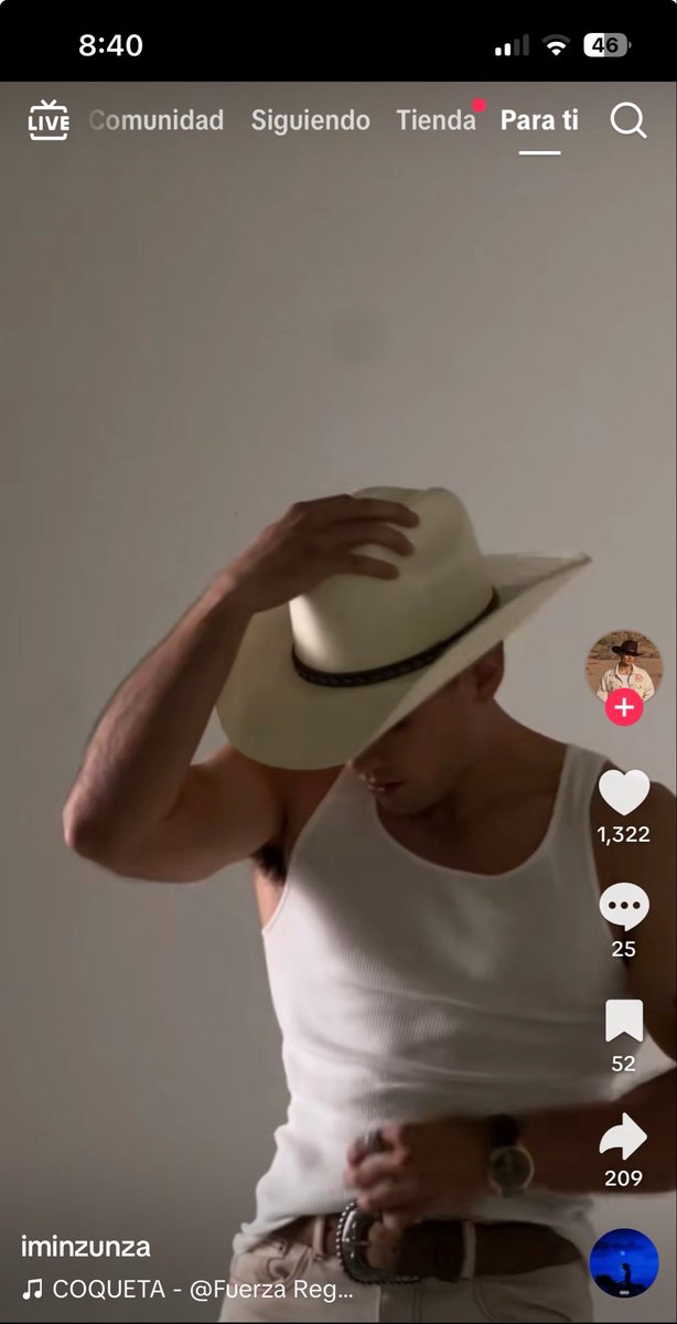 paonly3's tweet photo. Me encanta enamorarme cada cinco minutos  cuando me salen hombres así o bailando cumbia 🤤 https://t.co/hKXUObxmQz