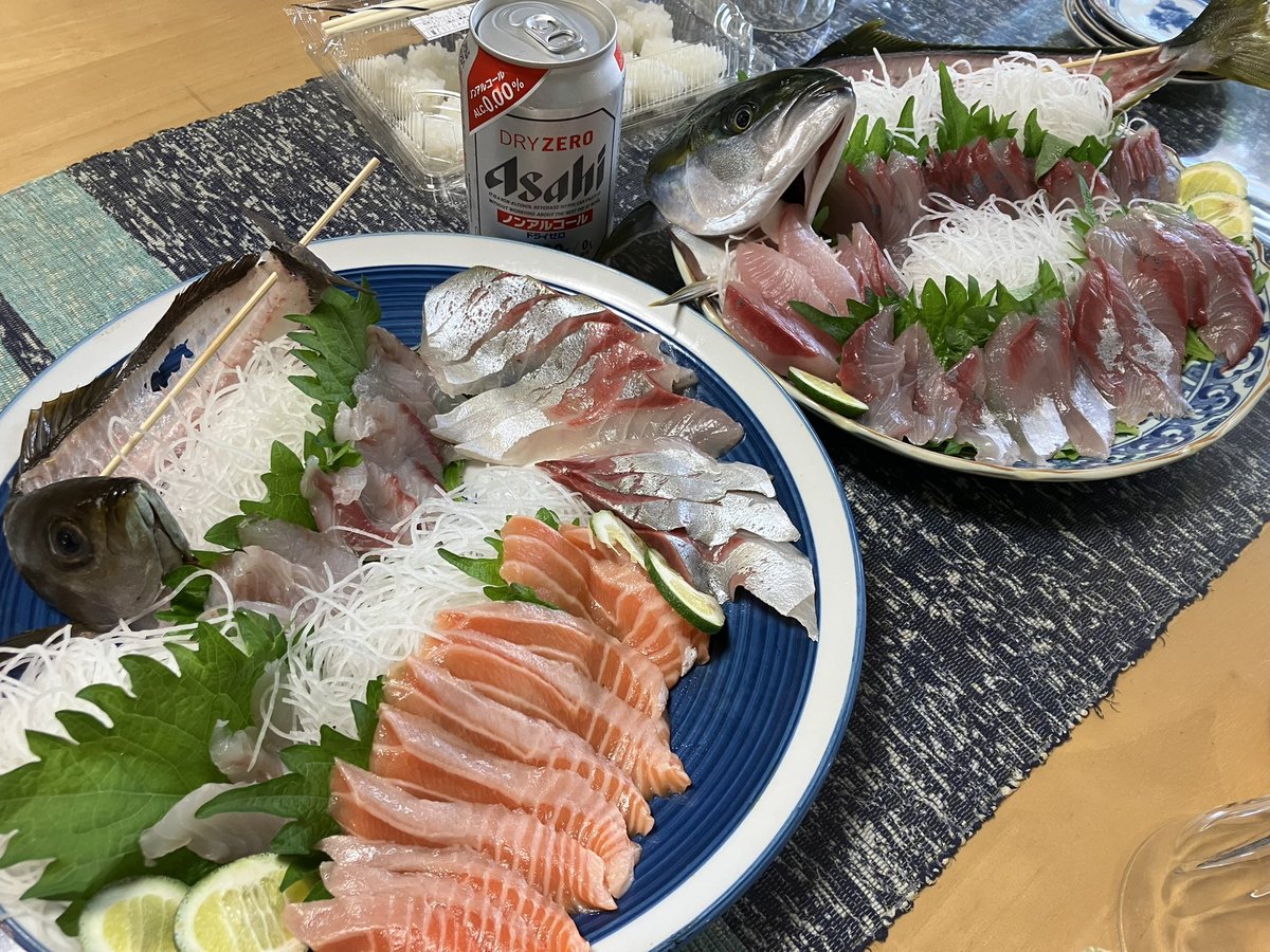 catch_sailfish's tweet photo. 小マサとイサキとちょい足し
小マサと買ったシマアジ並べたけど素人じゃわからないレベル？
小さくても美味い
負け惜しみ😩 https://t.co/7uOtZXBdiz