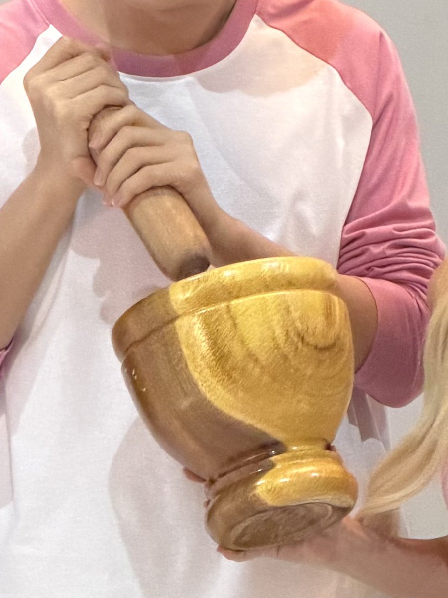 HUGELHEESeries's tweet photo. Fitting “มนต์รักฮักอีหลี HUG E-LHEE : Somtum Rhapsody” 🌶️🎙️

ใกล้สิฮอดเวลาแล้วเด้อ ฝากส่งแฮงใจให้นักแสดงและทีมงานซุคนนำแหน่เด้อครับ 🙏🏻✨️

มื้อแรกเราสิไปม่วนกันที่ TikTok: Mandeework นำเด้อออ 🫶🏻💖

#Fittingมนต์รักฮักอีหลี https://t.co/RJxnuCfNCO