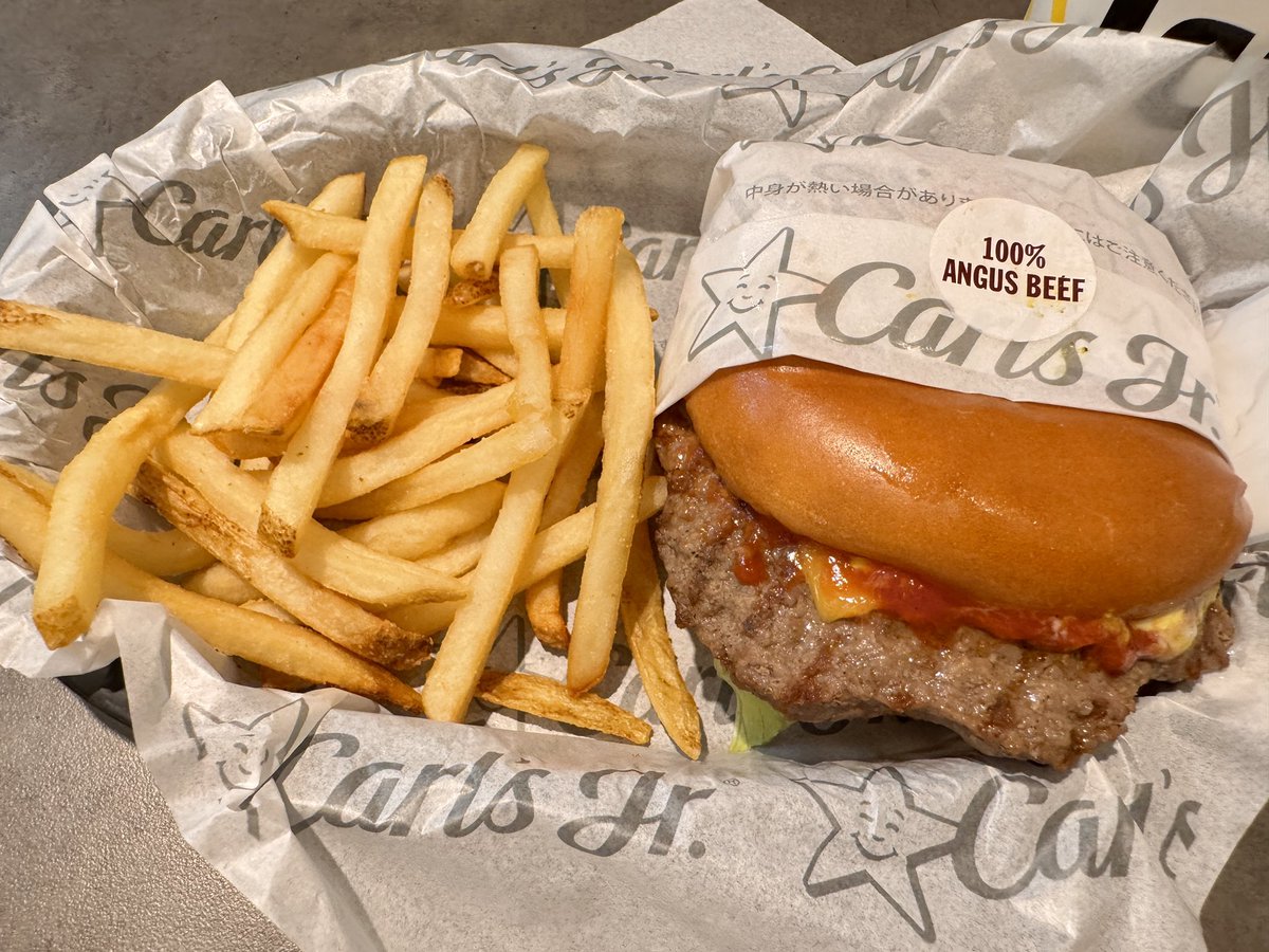 anzhiro's tweet photo. Carls Jr.(ガールズジュニア)

初めて食べたけど、バーガーキングよりズッシリしていた😆ｿﾉﾌﾞﾝﾀｶｲｹﾄﾈ

ドリンクフリーなのも良い♪ https://t.co/ElOsy3uNaw