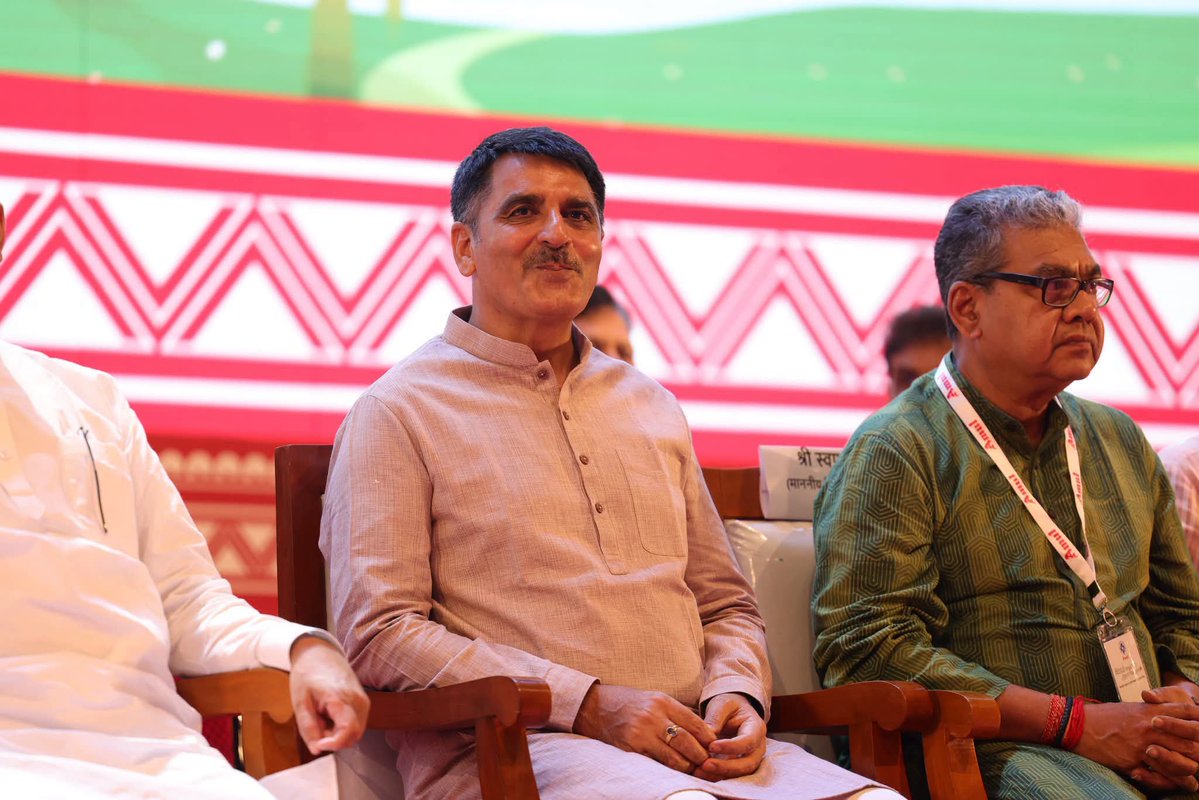 Sankarbhai_bjp's tweet photo. पश्चिम बंगालके कोलकातामें अमूलके विश्वके सबसे बड़े दह�� प्लांटके शिलान्यास समारोहमें सहभागी होने का अवसर प्राप्त हुआ,यशस्वी प्रधानमंत्री श्रीनरेंद्रमोदी जी के मार्गदर्शनऔर माननीय केंद्रीयगृह एवं सहकारिता मंत्रीश्री अमितशाहजी के नेतृत्वमें सहकारिताको नई दिशा मिलेगी @Sankarbhai_bjp https://t.co/jflxRG9j6e