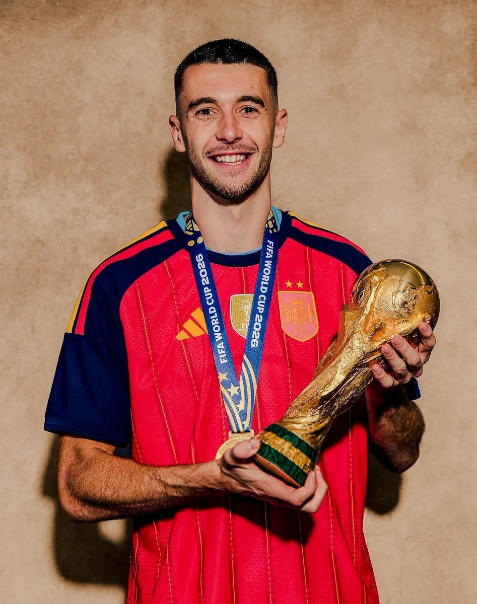 clai_ale's tweet photo. lo fichamos y salió campeón del mundo https://t.co/XrOJvTRxrv