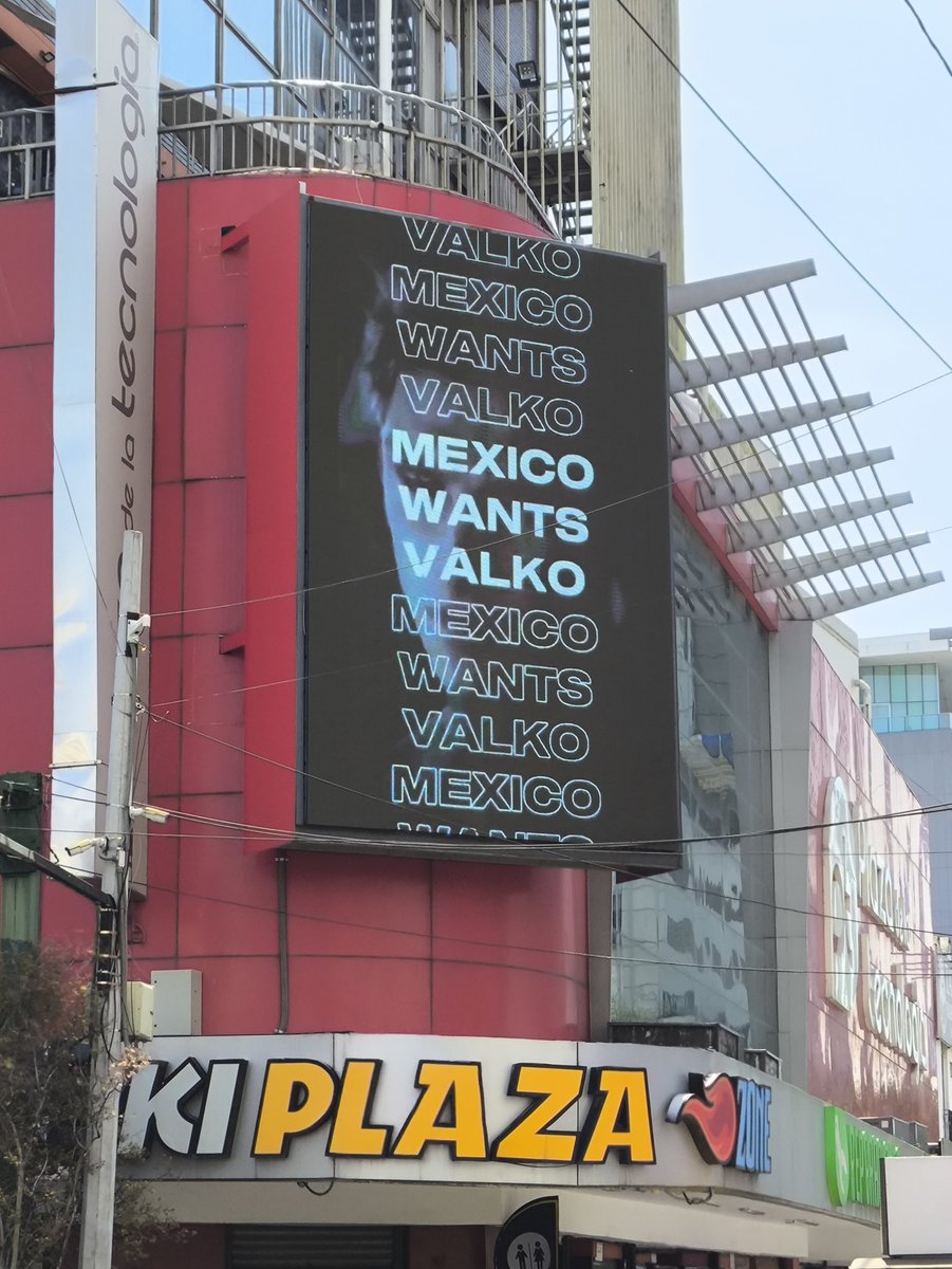 MielLiShenValko's tweet photo. HOLAAA, volví nuevamente con publicación sobre la pantalla de Valko en Mty. Ahora también el Dr. Simi apoya a la causa de Valko. Hablamos con él y le explicamos todo y decidió apoyarnos🥹🩷🇲🇽
#ValkoIsLoved #Valkols6th #ValkoIsInnocent #ValkoIsValuable #WeWantValkoBack #VALKO https://t.co/zQoYipeWMh