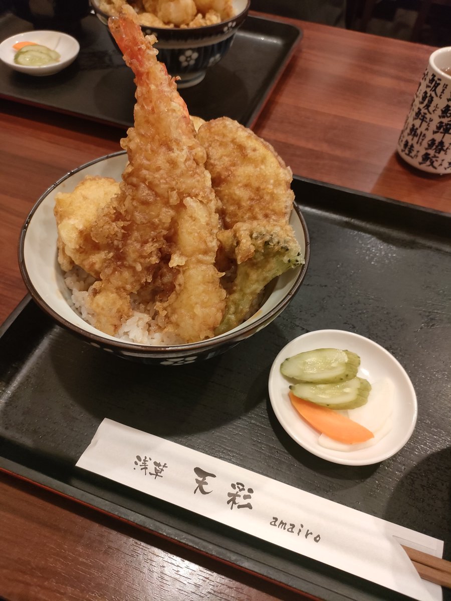 keita0207_com's tweet photo. 奥さんが食べたいと言ってた天丼
たまたま並んでる列が少なかったので並んでみたのだ
うまぁ〜 https://t.co/PodJFQbKRD