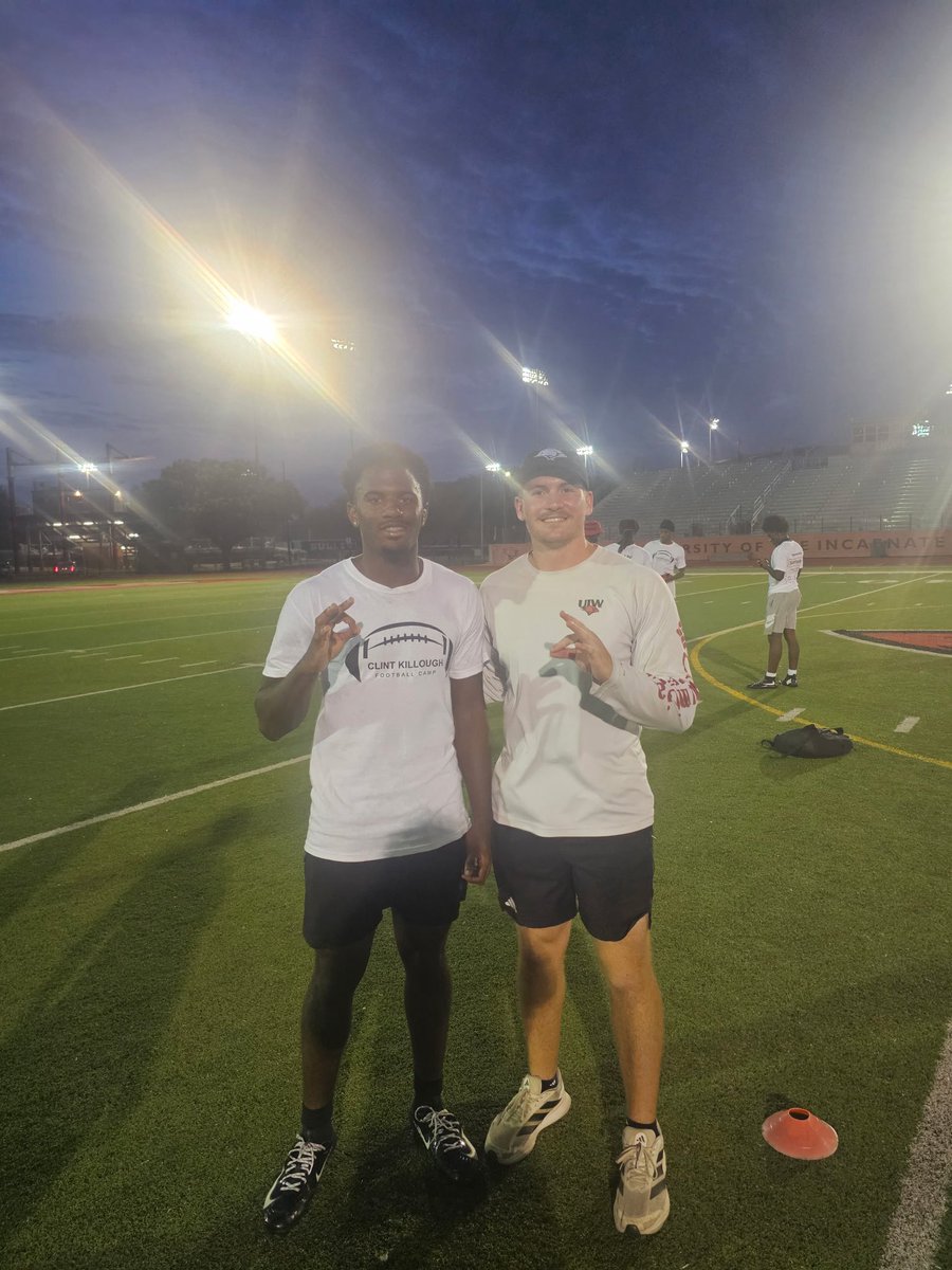 cadenbailey2028's tweet photo. Had a blast camping under the lights at the University of Incarnate Word. I really enjoyed the coaching and competition. @braden_strauss @_CoachOlson @Coach_Hill2 @CoachCD20 @FACEONETRAINING @WeissFootball @UIWFootball #ClassOf2028 https://t.co/3zAe6Cv5jd